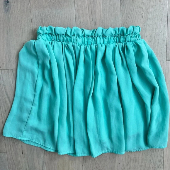 Guess Skirt - Picture 2 of 3